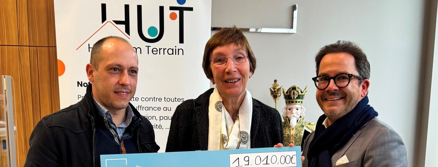 Arendt remet un chèque de 19.010 € aux épiceries sociales de Hëllef um Terrain@Arendt