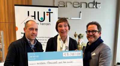 Arendt remet un chèque de 19.010 € aux épiceries sociales de Hëllef um Terrain@Arendt